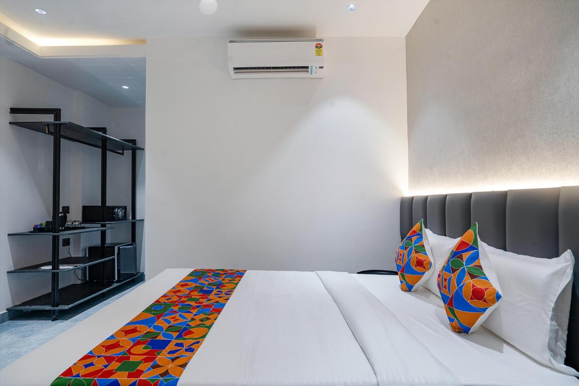 Fabhotel Prime Cloud 5 Studios Hyderabad Eksteriør billede