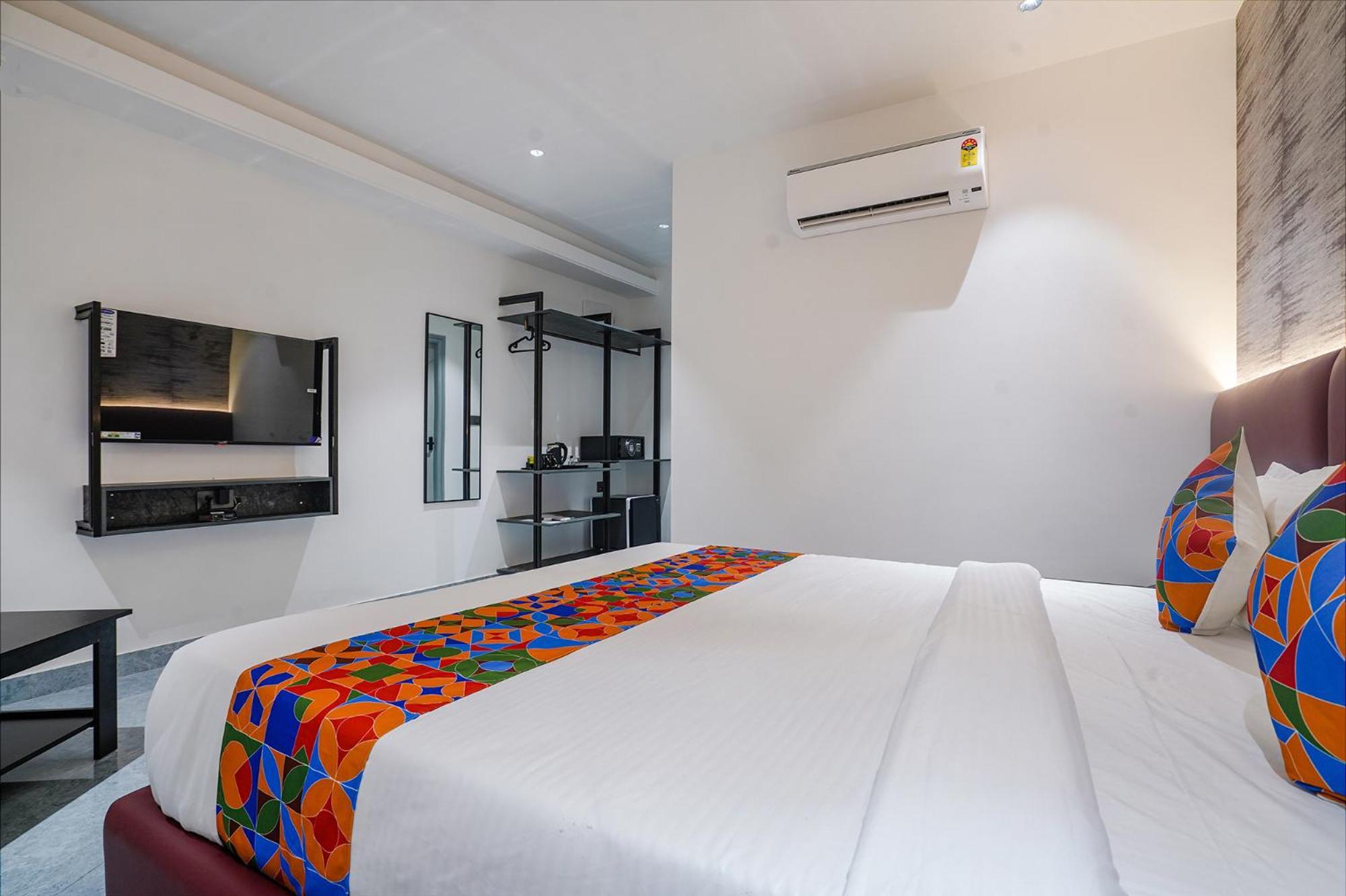 Fabhotel Prime Cloud 5 Studios Hyderabad Eksteriør billede