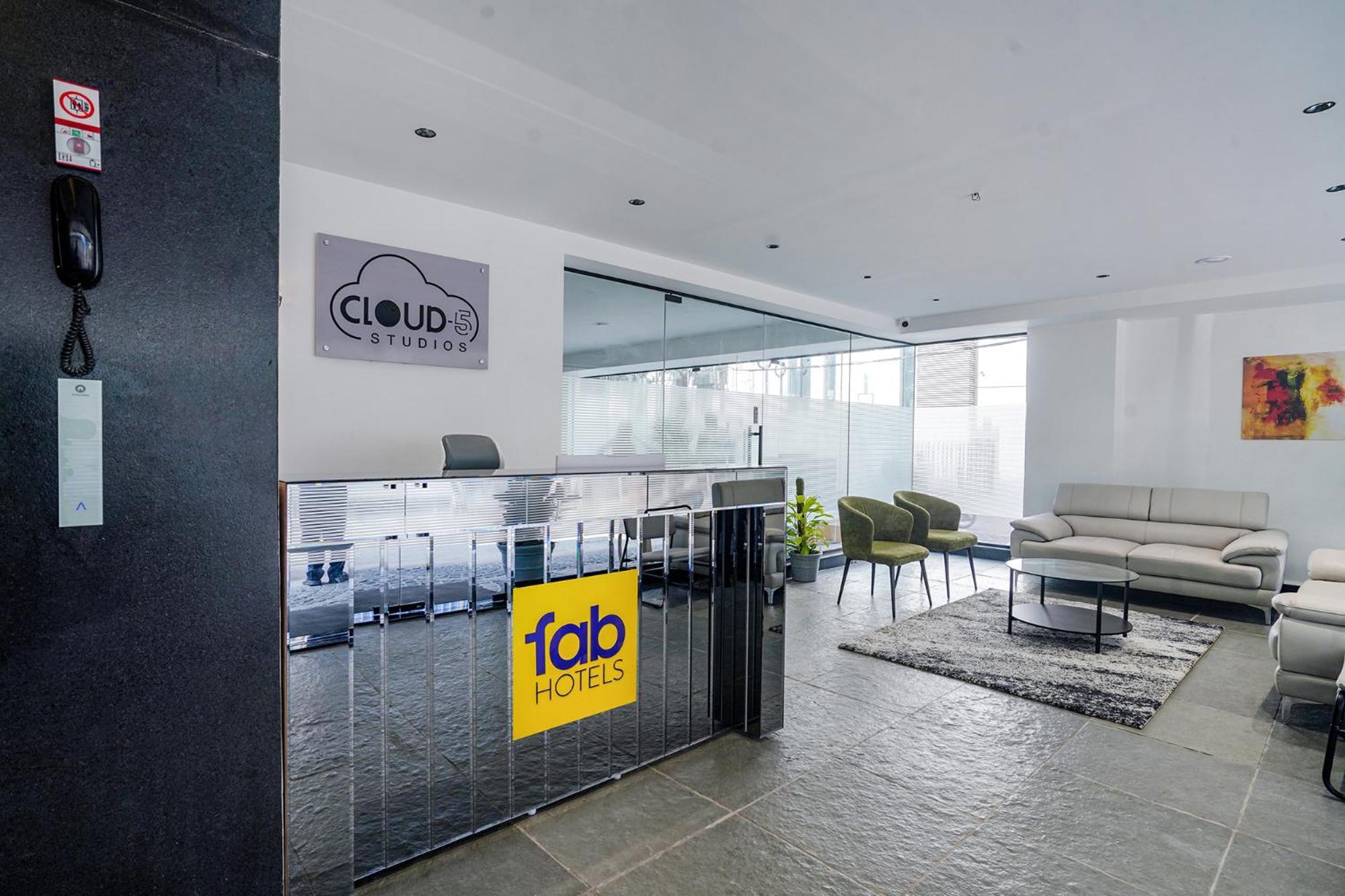 Fabhotel Prime Cloud 5 Studios Hyderabad Eksteriør billede